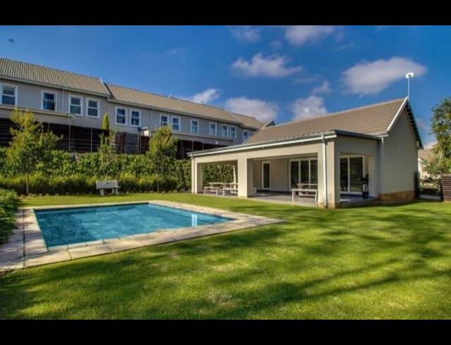 4 BEDROOM TOWNHOUSE FOR SALE IN HELDERFONTEIN ESTATE